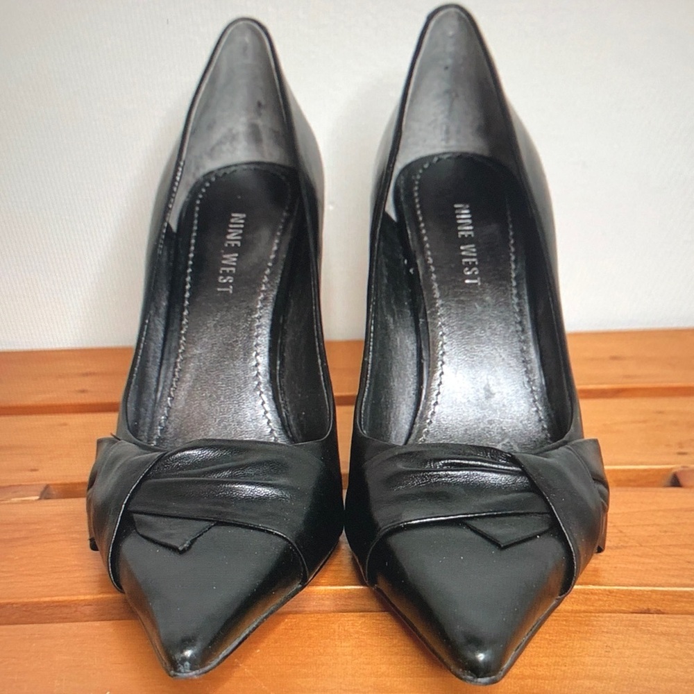 Nine West Black Pointed-Toe Knot Detail Pumps
